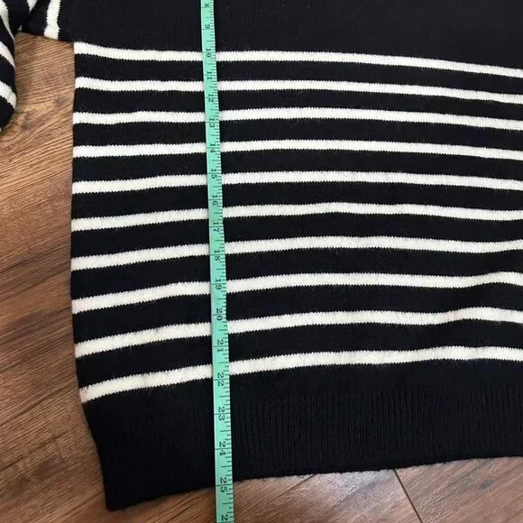 Black and White Striped Women's Sweater （L/XL） - Picture 10 of 16